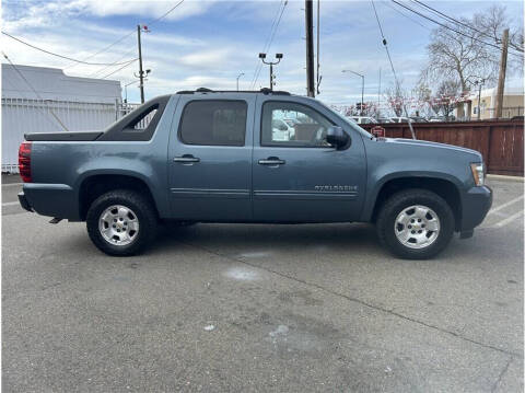 2011 Chevrolet Avalanche LS