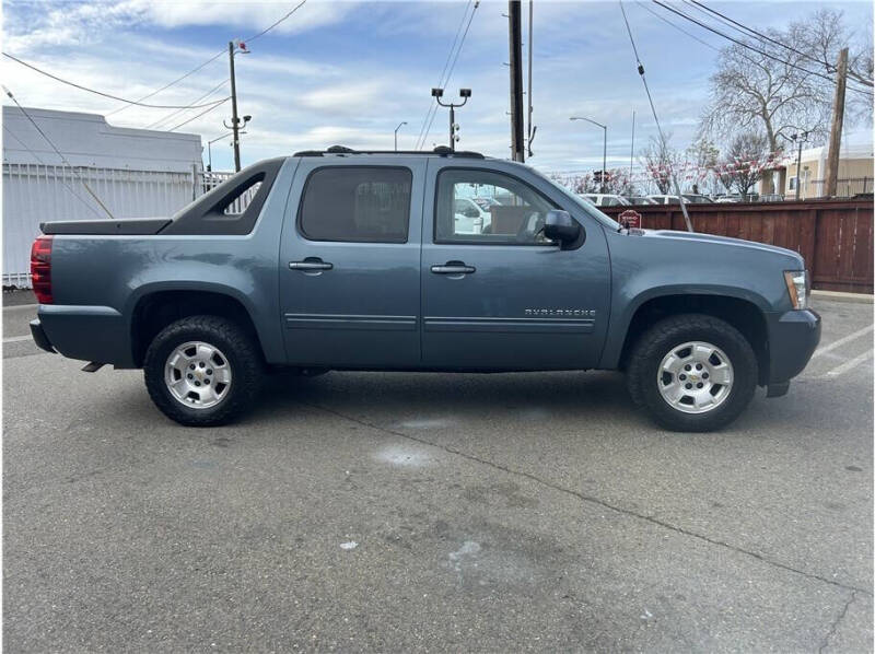 2011 Chevrolet Avalanche LS