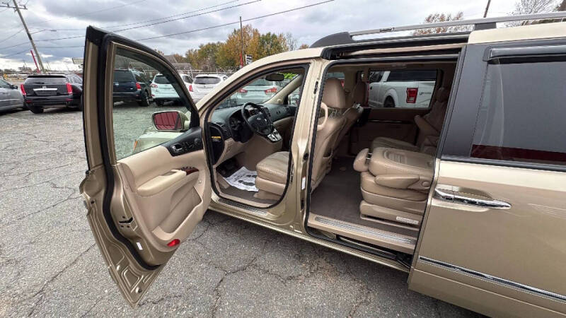 2008 Hyundai Entourage Limited