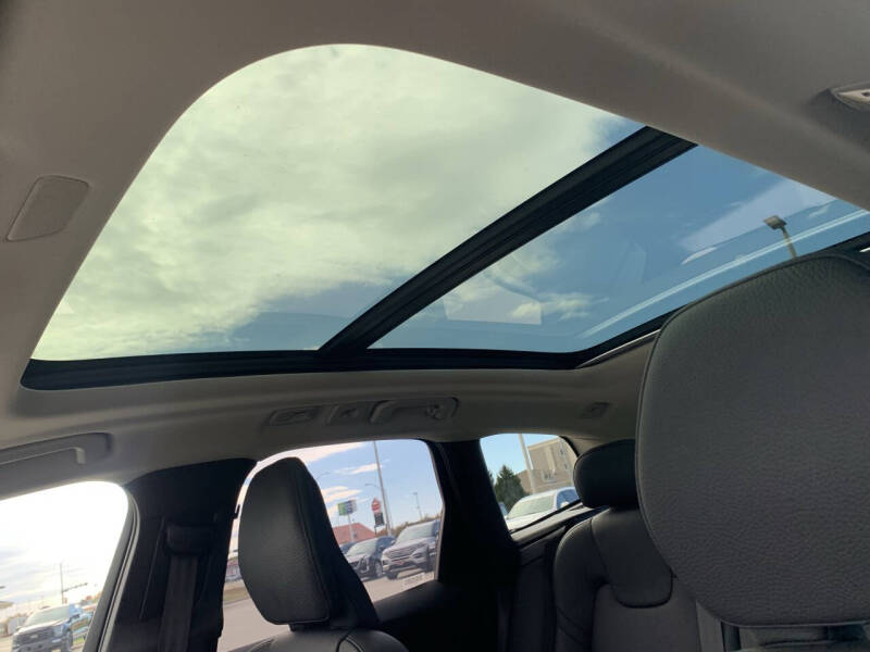 2025 Volvo XC60 B5 Plus Dark Theme