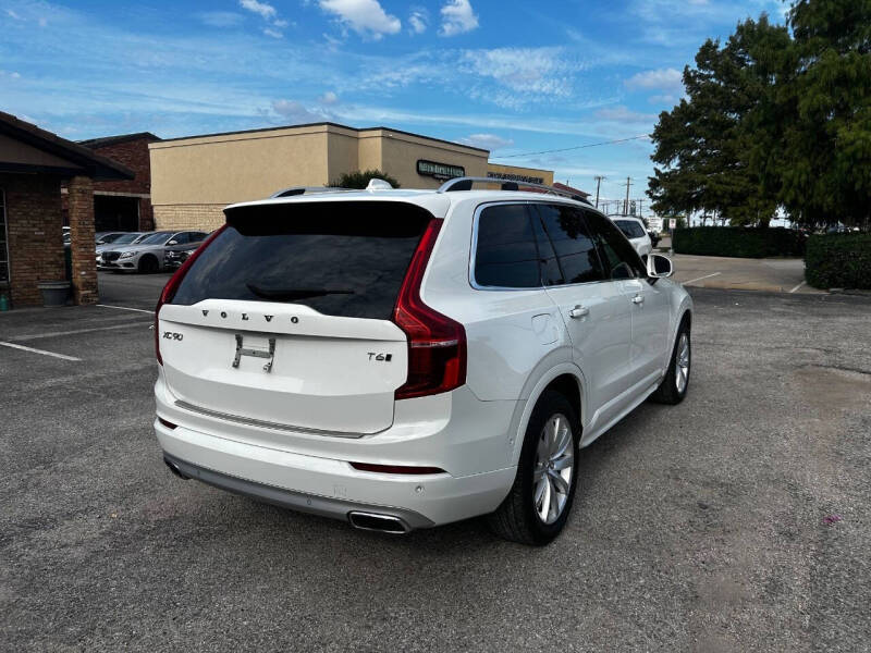 2016 Volvo XC90 T6 Momentum