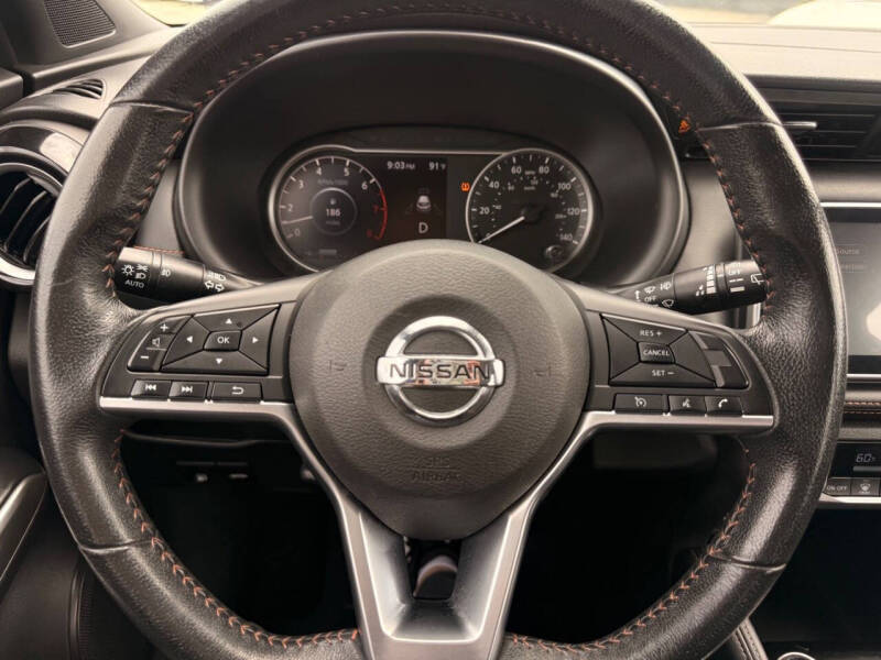 2020 Nissan Kicks SR