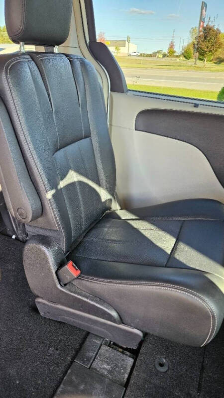 2016 Chrysler Town and Country Touring-L