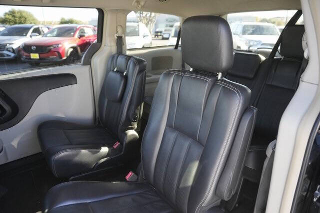 2012 Chrysler Town and Country Touring