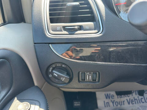 2012 Chrysler Town and Country Touring