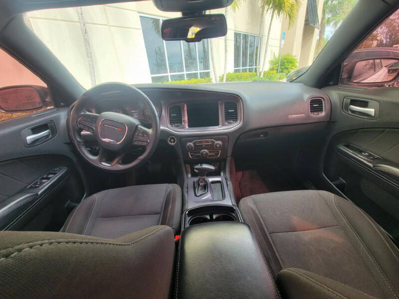 2017 Dodge Charger SXT
