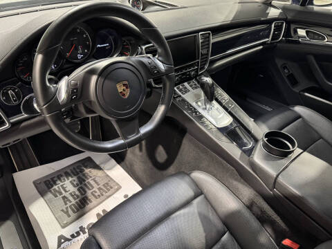 2016 Porsche Panamera Edition
