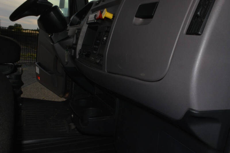 2023 Peterbilt 348 6 X 4 DAY CAB