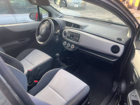 2014 Toyota Yaris 3-Door LE