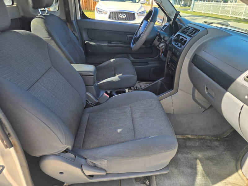 2004 Nissan Frontier XE