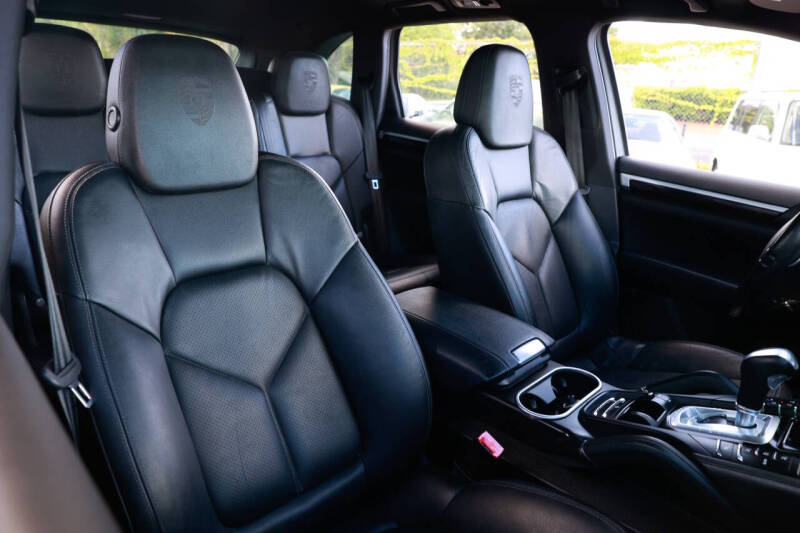 2014 Porsche Cayenne Platinum