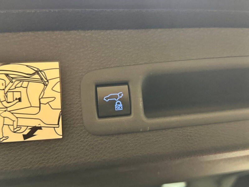 2023 Toyota Sienna Platinum 7-Passenger