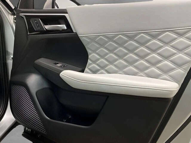 2025 Mitsubishi Outlander PHEV SEL