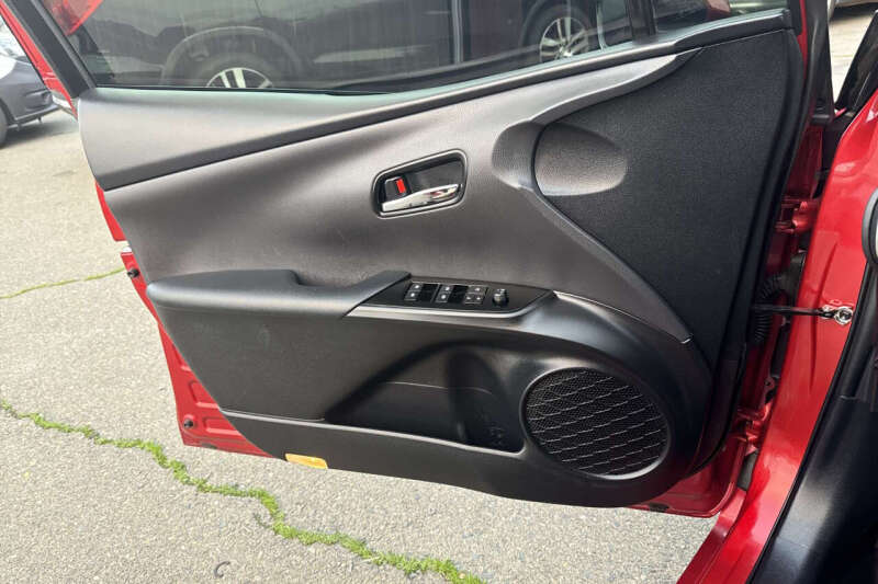 2018 Toyota Prius Three Touring