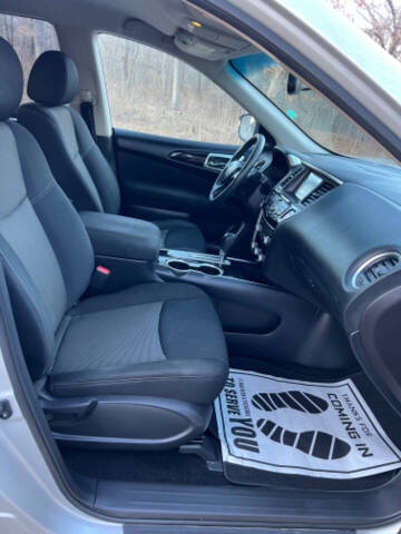 2017 Nissan Pathfinder SV