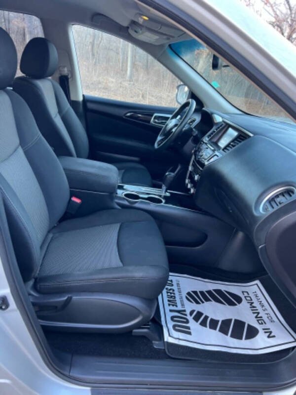 2017 Nissan Pathfinder SV