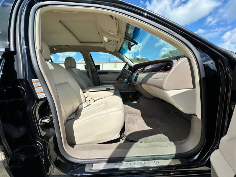 2004 Lincoln Town Car Ultimate