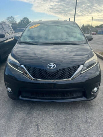 2017 Toyota Sienna SE 8-Passenger