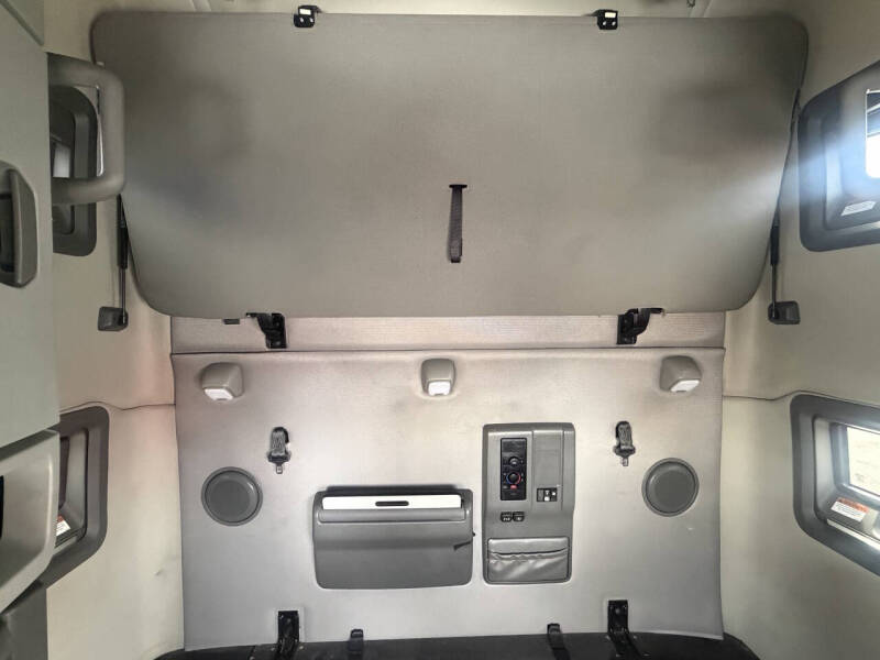 2023 Volvo VNL