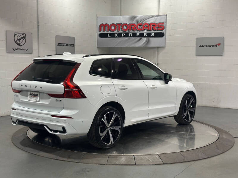 2022 Volvo XC60 B6 R-Design