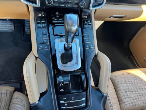 2017 Porsche Cayenne Platinum Edition