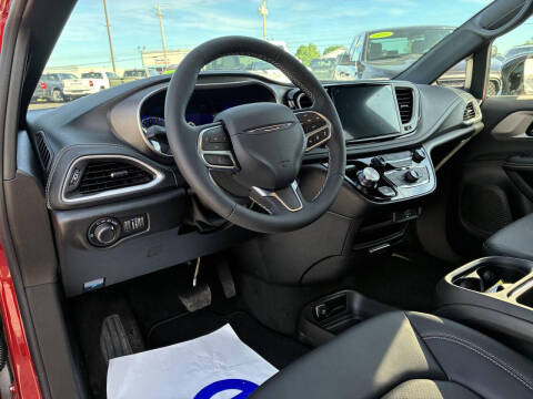 2027 Chrysler Pacifica Select