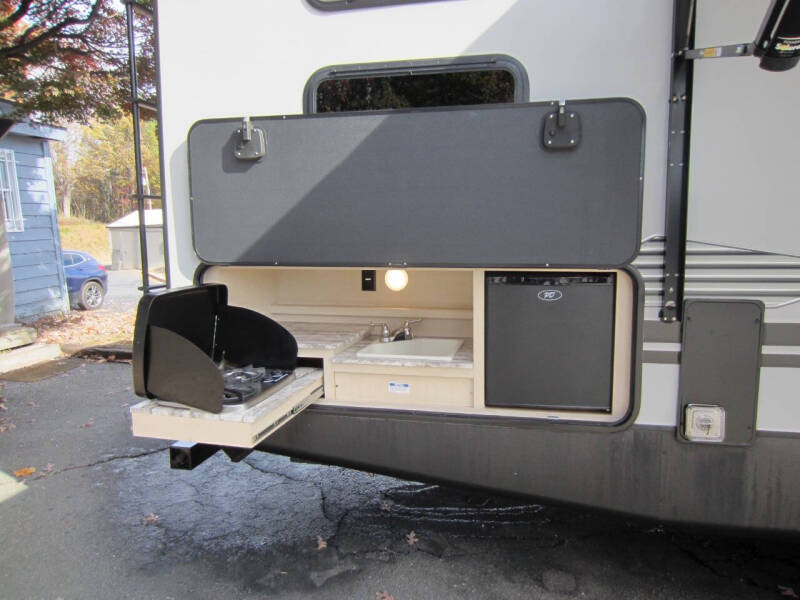2019 Winnebago MInnie Plus Series 29DDBH