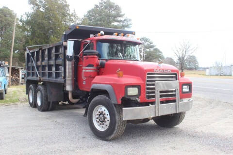 2004 Mack RD690S
