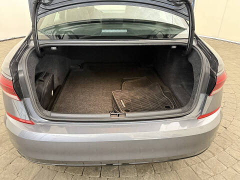 2020 Volkswagen Passat R-Line