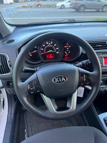 2016 Kia Rio 5-Door LX