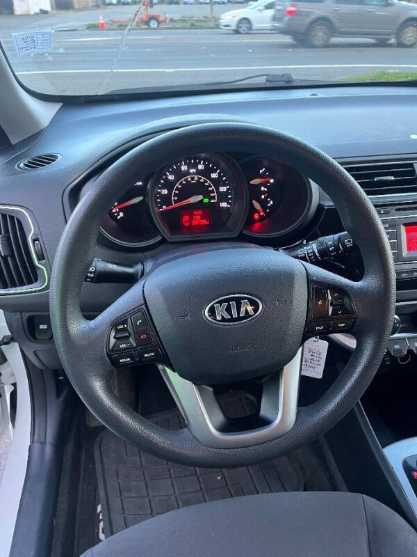 2016 Kia Rio 5-Door LX