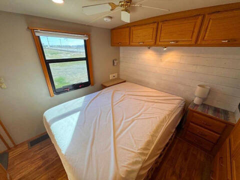 2004 Freightliner XC Chassis