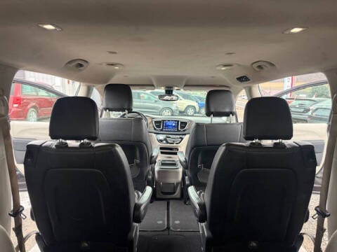 2017 Chrysler Pacifica Touring-L