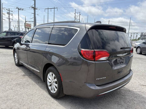 2017 Chrysler Pacifica Touring-L