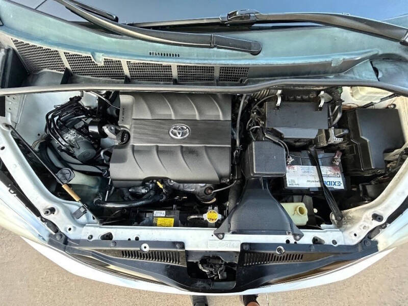 2013 Toyota Sienna LE 8-Passenger