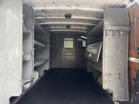 2013 Nissan NV 2500 HD SV