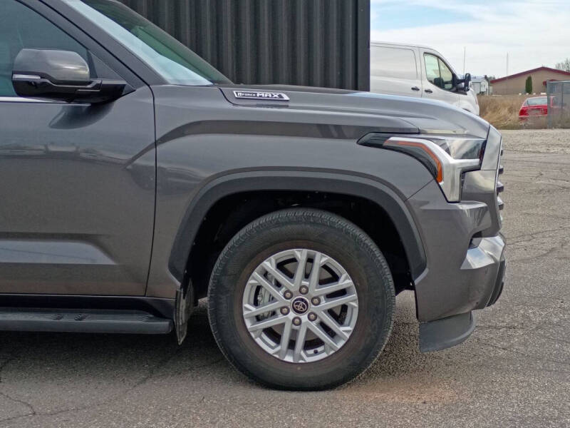 2024 Toyota Sequoia SR5