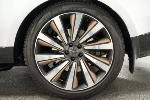 2024 Land Rover Range Rover P615 SV LWB