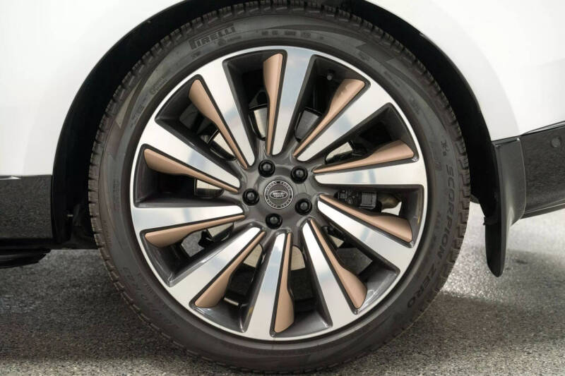 2024 Land Rover Range Rover P615 SV LWB