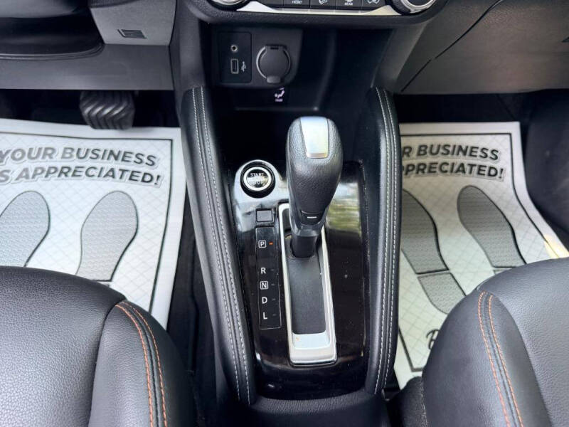 2020 Nissan Kicks SR