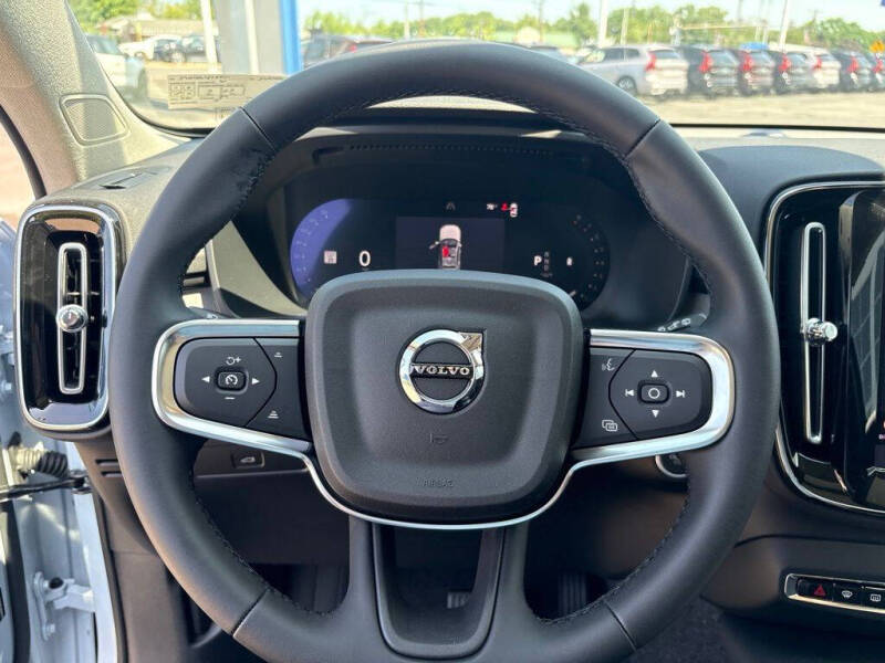 2026 Volvo XC40 B5 Plus
