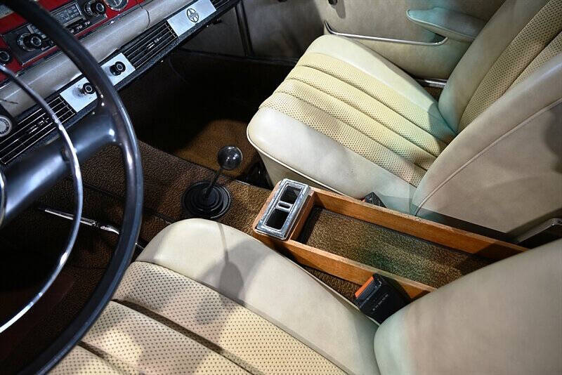 1967 Mercedes-Benz 230SL 28