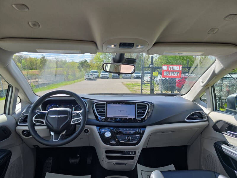 2023 Chrysler Pacifica Touring L