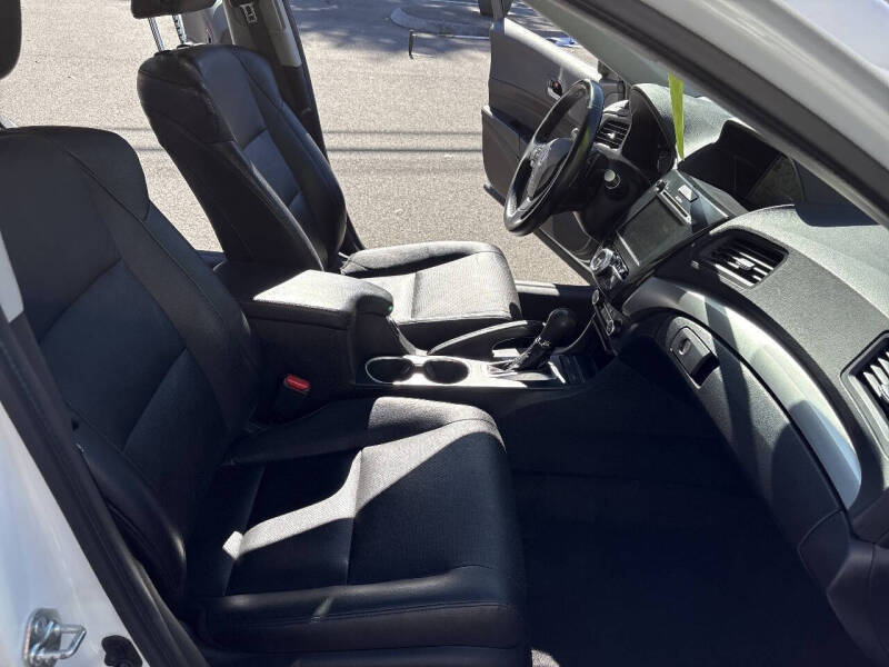 2017 Acura ILX w/Tech