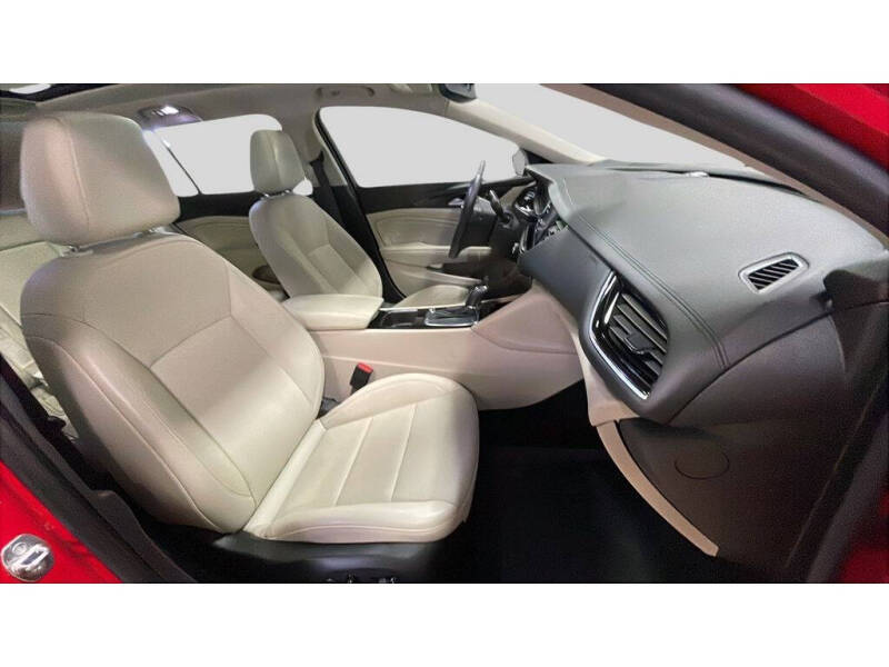 2018 Buick Regal TourX Essence