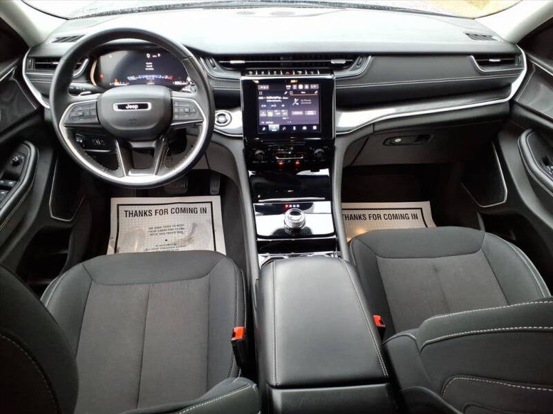 2022 Jeep Grand Cherokee L Laredo