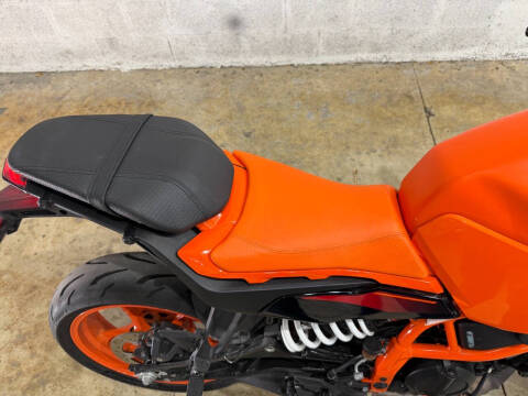 2024 KTM Duke 390