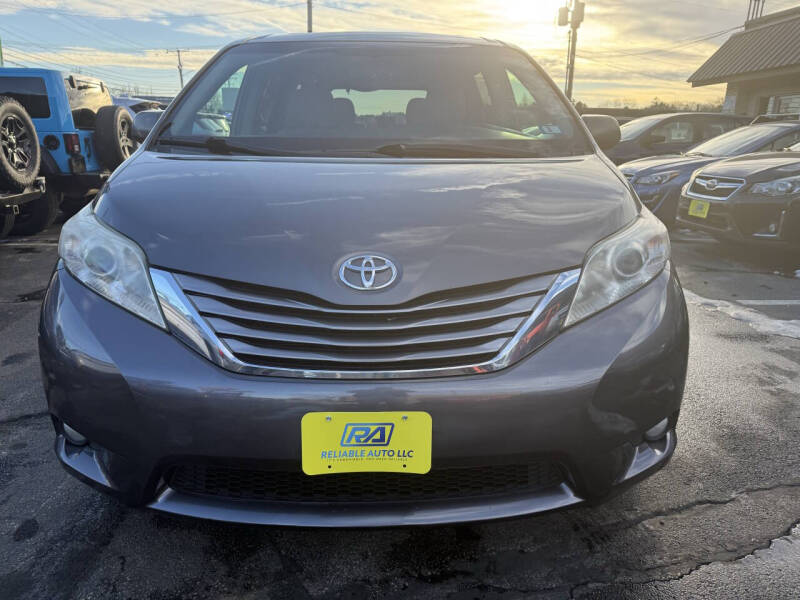 2015 Toyota Sienna XLE Premium's photo