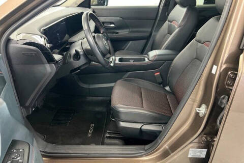2025 Nissan Kicks SR