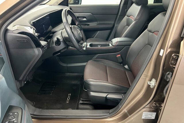 2025 Nissan Kicks SR
